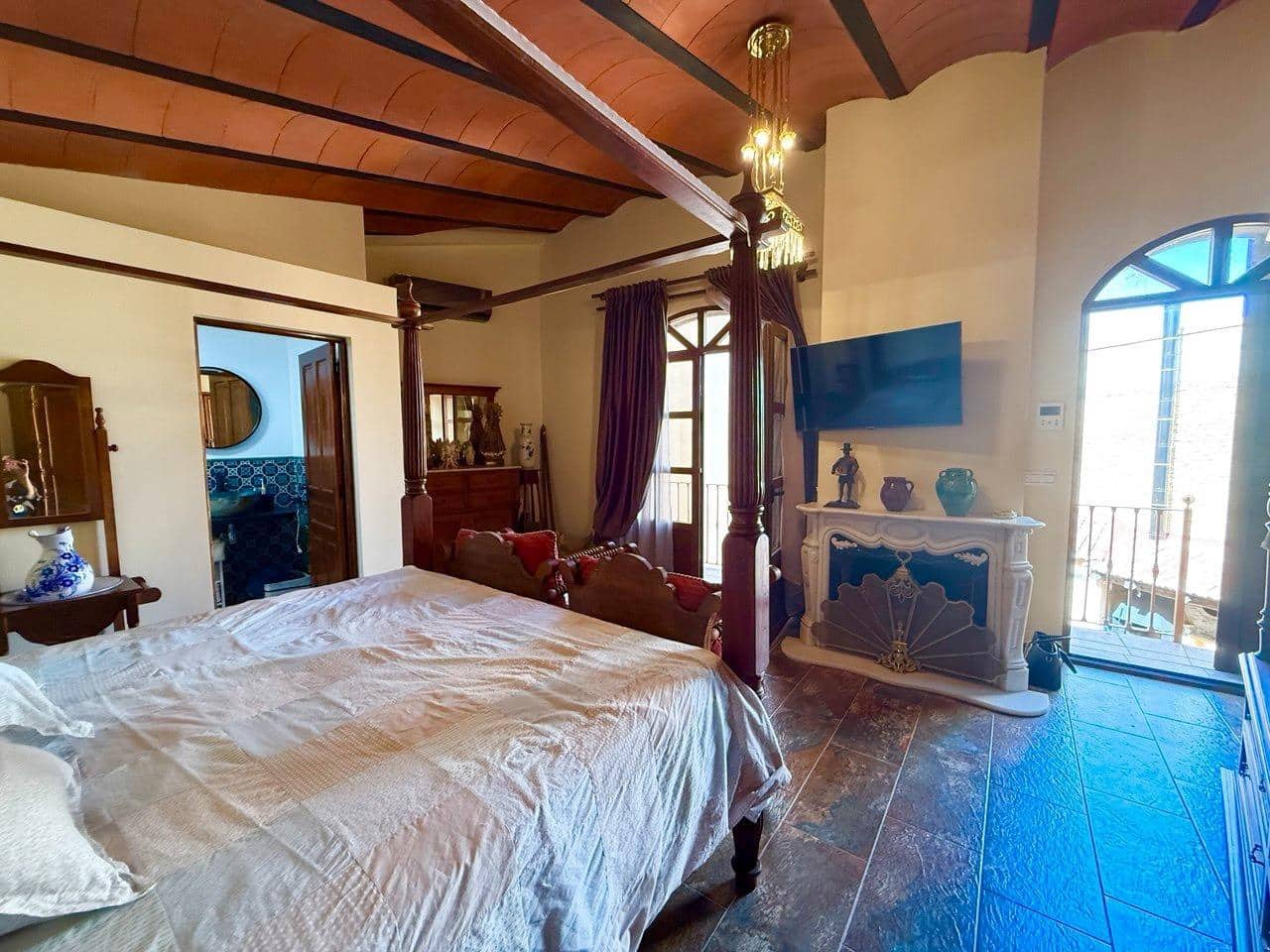 Casa de 5 habitaciones en Villar del Arzobispo en venta - 260.000 € (Ref: 9965309)