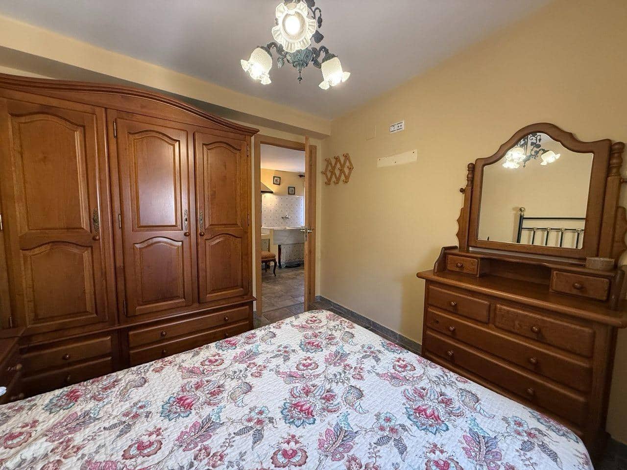 Casa de 5 habitaciones en Villar del Arzobispo en venta - 260.000 € (Ref: 9965309)