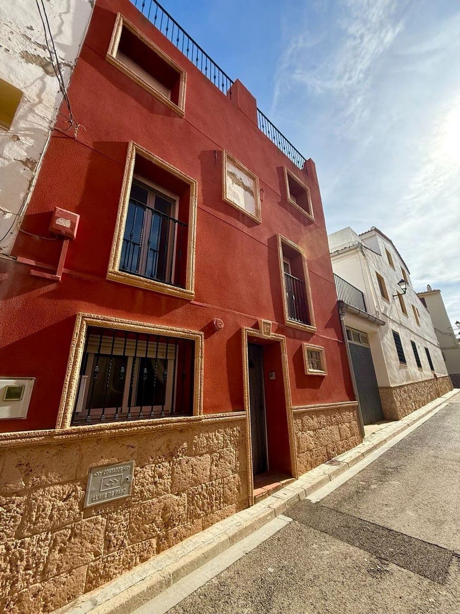 Casa de 5 habitaciones en Villar del Arzobispo en venta - 260.000 € (Ref: 9965309)