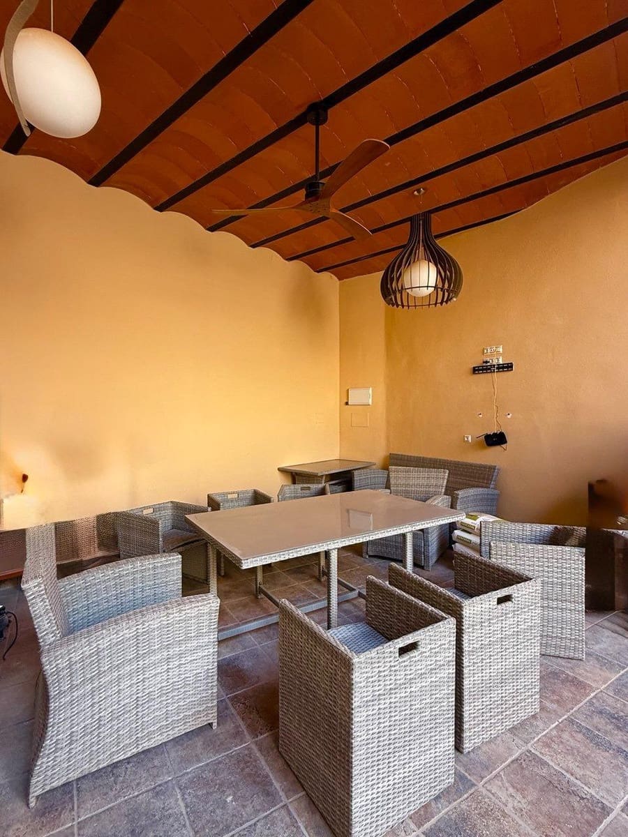 Casa de 5 habitaciones en Villar del Arzobispo en venta - 260.000 € (Ref: 9965309)