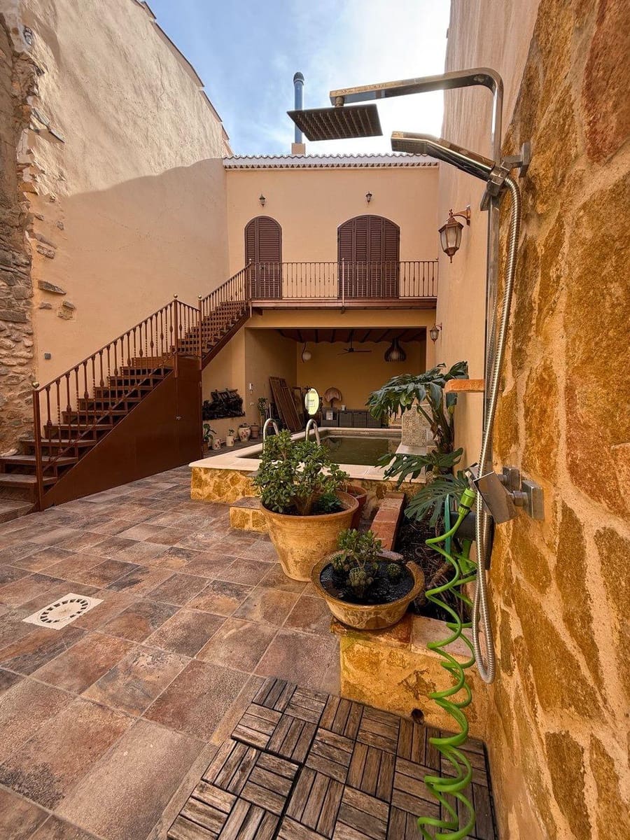 Casa de 5 habitaciones en Villar del Arzobispo en venta - 260.000 € (Ref: 9965309)
