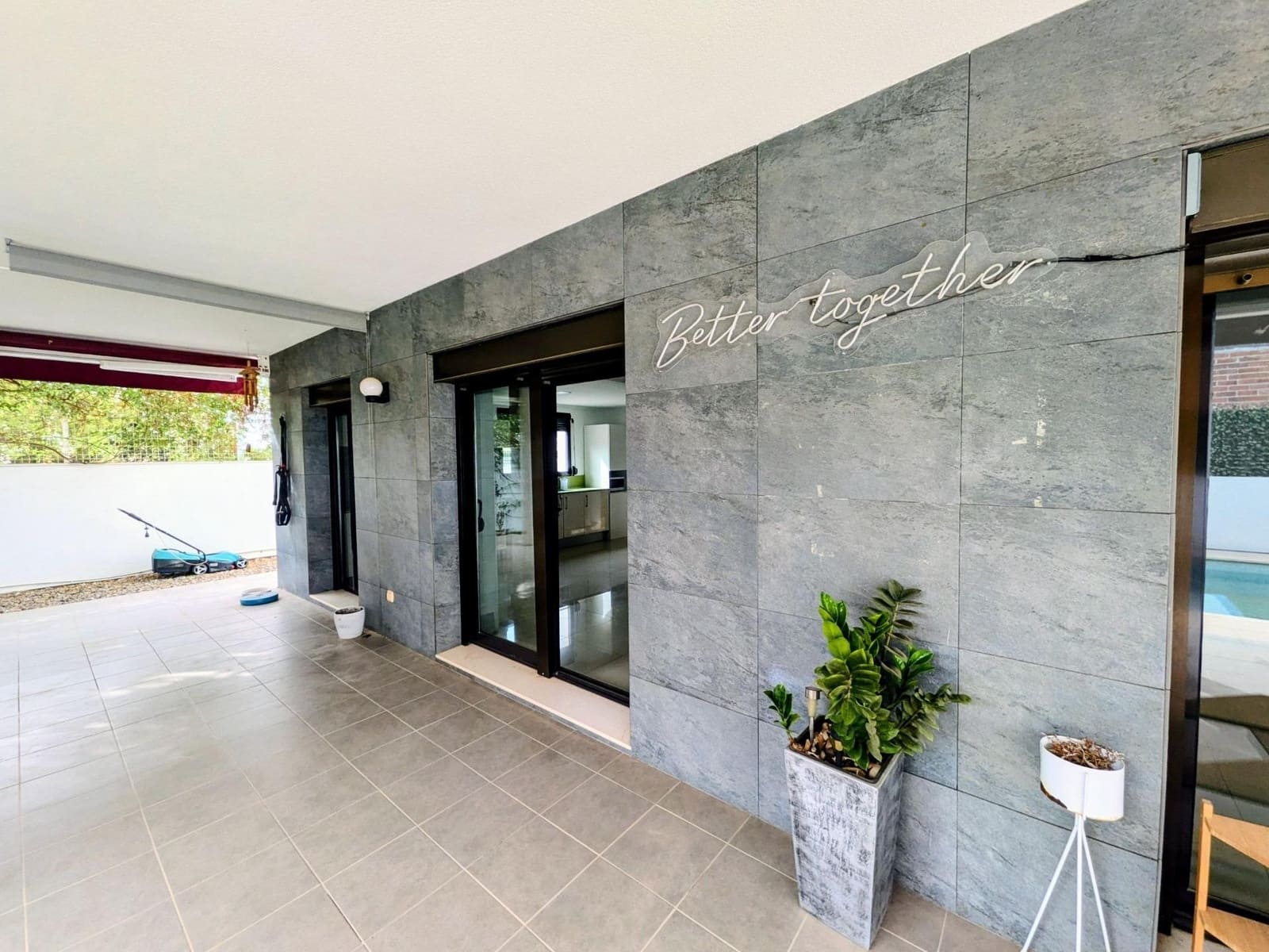 5 bedroom Villa for sale in San Antonio de Benageber with pool - € 600,000 (Ref: 9975464)