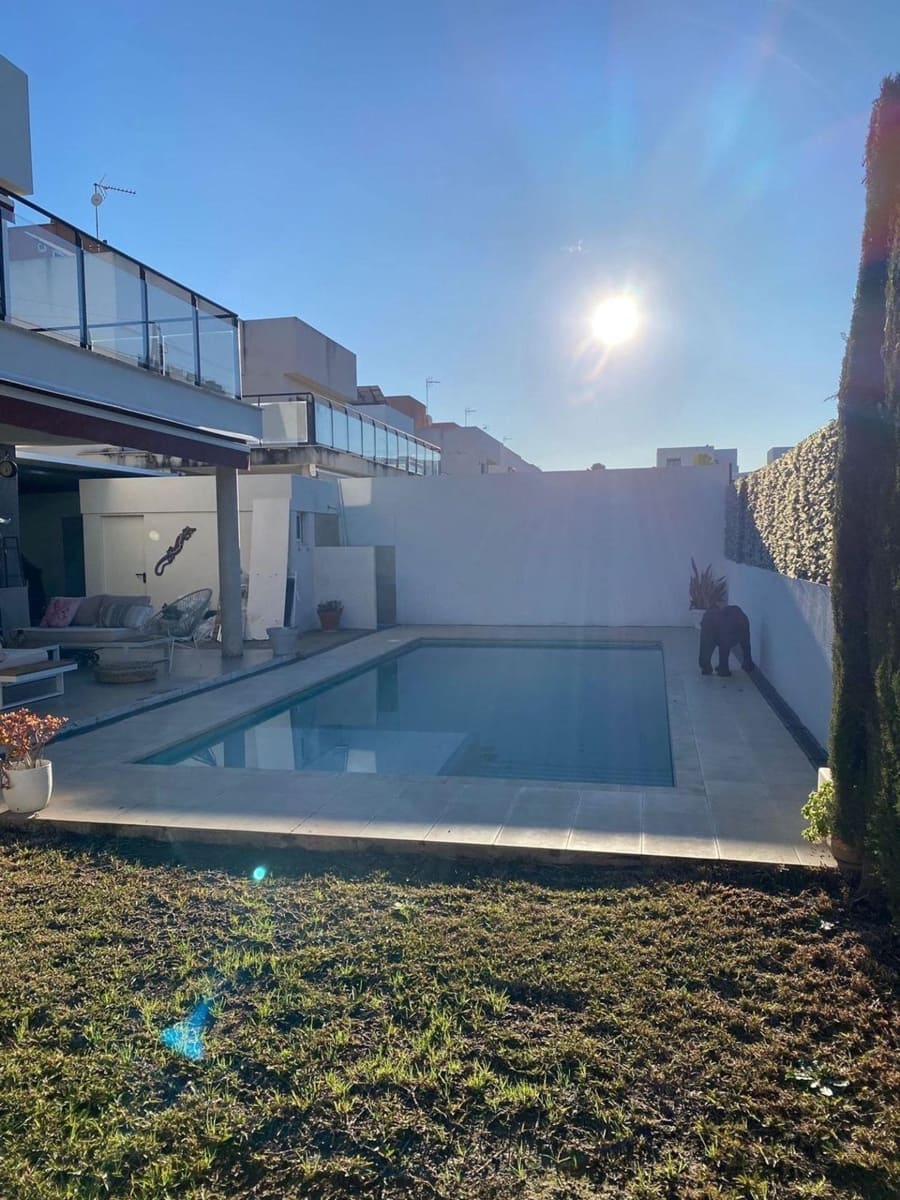 5 bedroom Villa for sale in San Antonio de Benageber with pool - € 600,000 (Ref: 9975464)