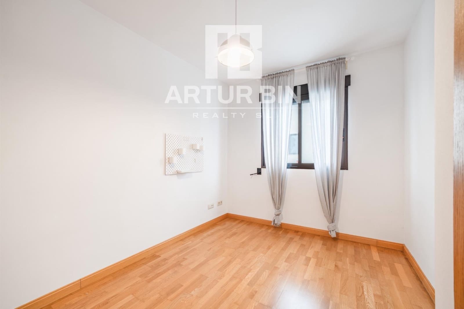 5 makuuhuone Huvila myytävänä paikassa San Antonio de Benageber mukana uima-altaan - 600 000 € (Ref: 9975464)
