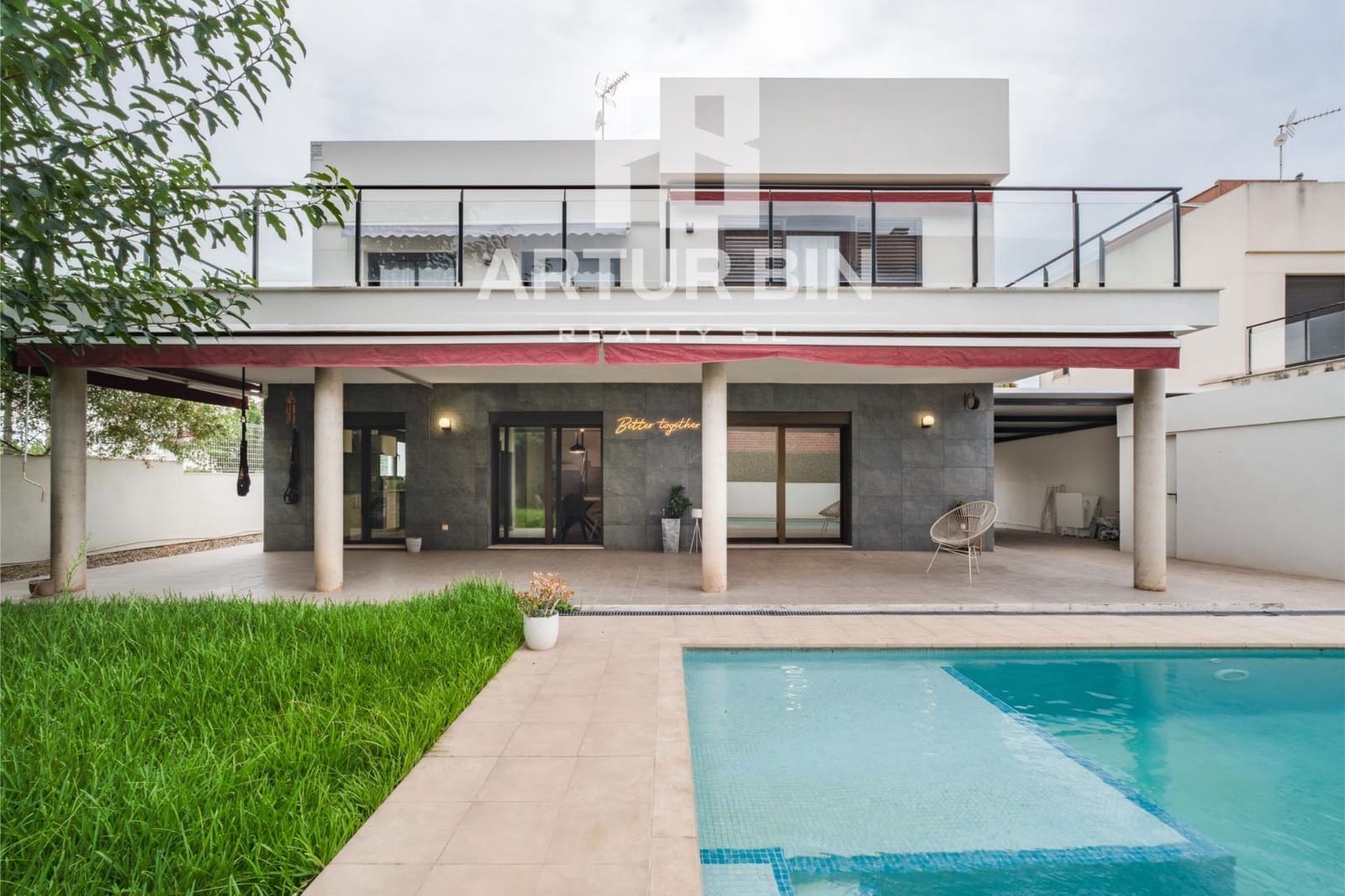 5 makuuhuone Huvila myytävänä paikassa San Antonio de Benageber mukana uima-altaan - 600 000 € (Ref: 9975464)