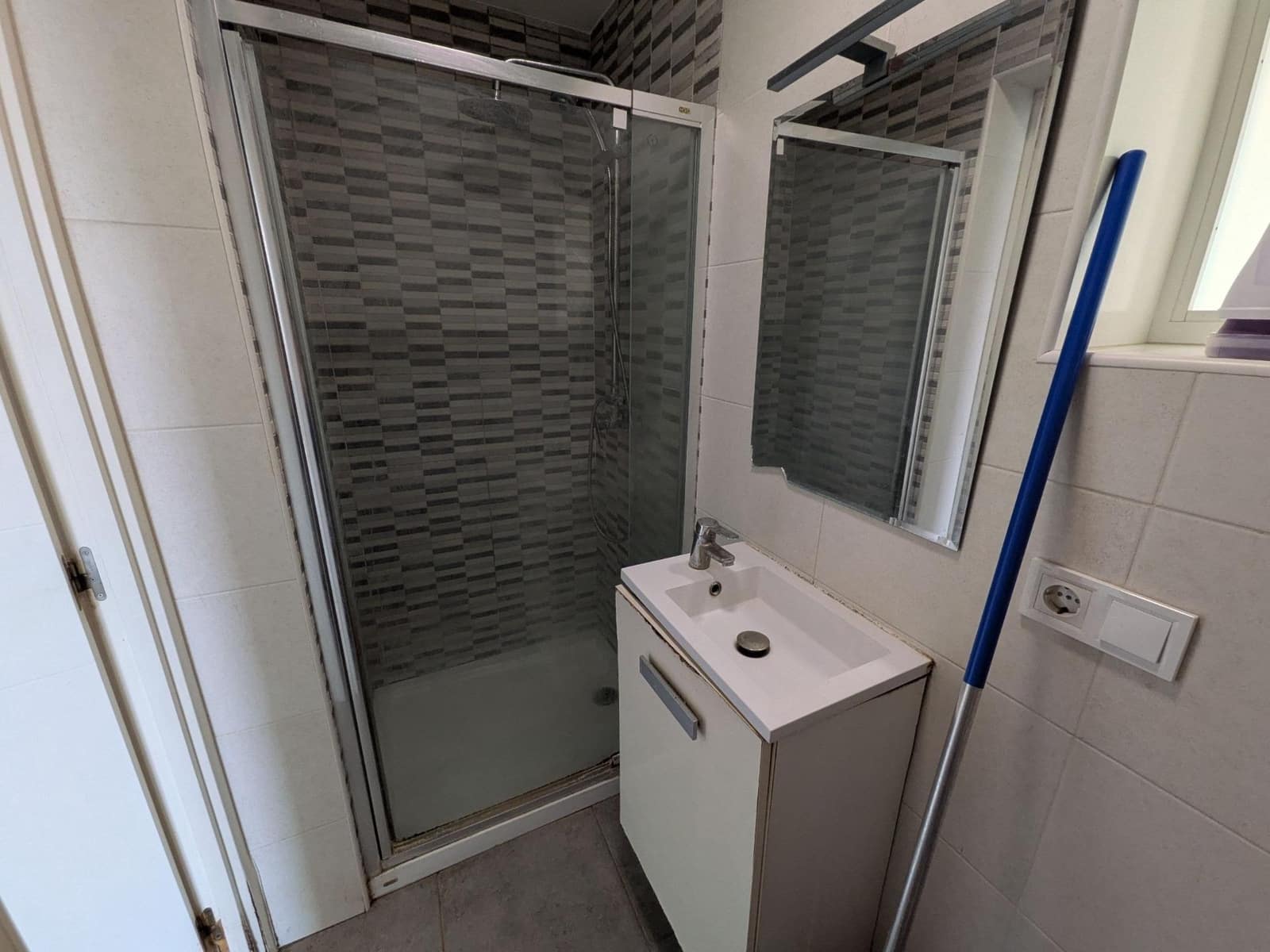 Piso de 3 habitaciones en València ciudad en venta - 230.000 € (Ref: 9985005)