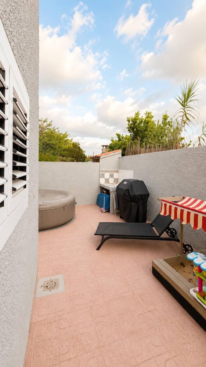 5 bedroom Townhouse for sale in Sueca - € 320,000 (Ref: 9986898)