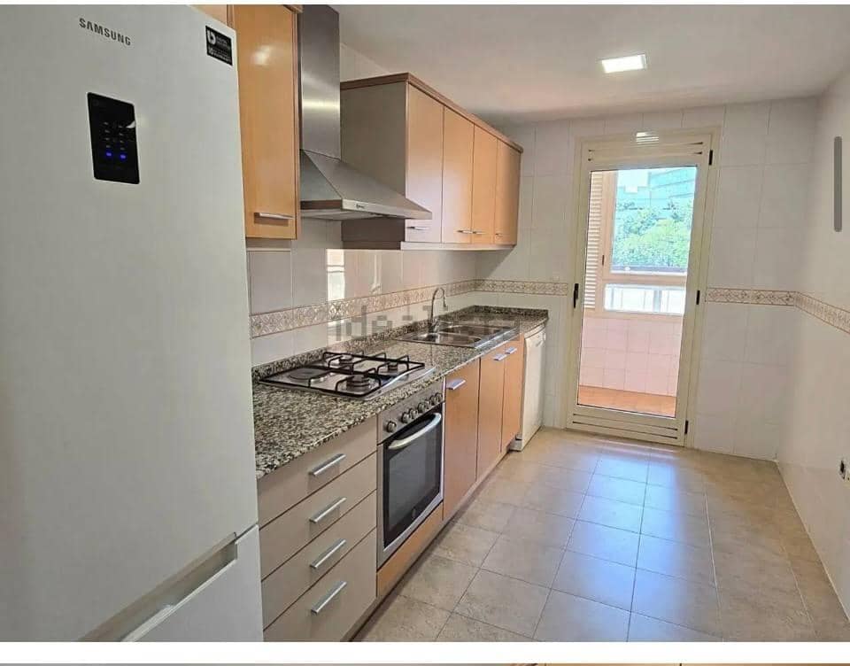 4 soverom Leilighet til leie i Valencia by med svømmebasseng garasje - € 1 900 (Ref: 9994282)