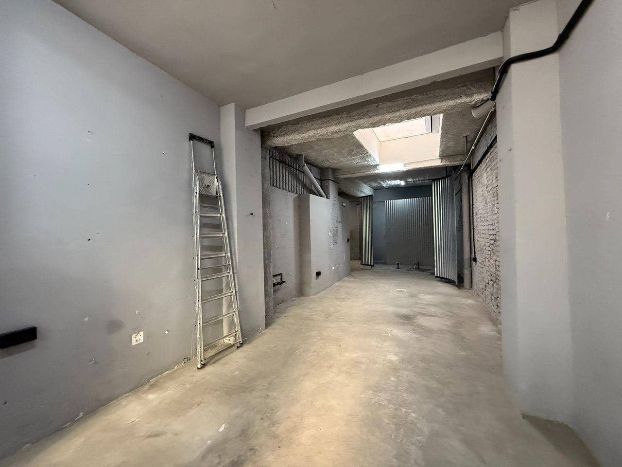 Erhverv til leje i Valencia by - € 800 (Ref: 9995805)