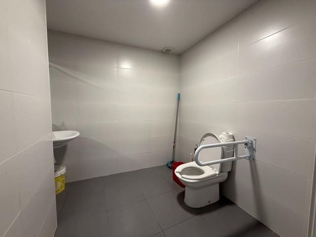 Erhverv til leje i El Pilar, Valencia by - € 800 (Ref: 9995805)