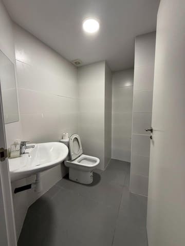 Erhverv til leje i El Pilar, Valencia by - € 800 (Ref: 9995805)
