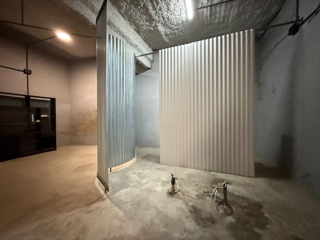 Erhverv til leje i El Pilar, Valencia by - € 800 (Ref: 9995805)
