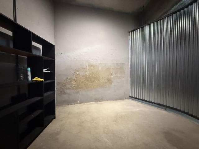 Erhverv til leje i El Pilar, Valencia by - € 800 (Ref: 9995805)
