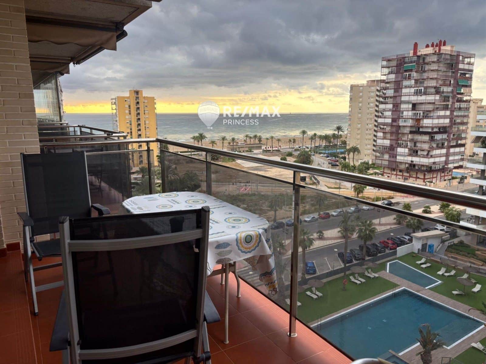 1 bedroom Flat for sale in Alicante / Alacant city with pool - € 309,000 (Ref: 8800001)