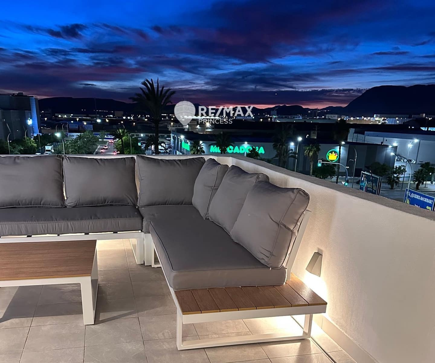 2 soveværelse Penthouse til salg i Alicante by - € 268.900 (Ref: 8990153)