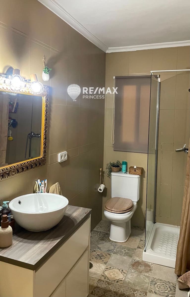 4 bedroom Flat for sale in Alicante / Alacant city - € 196,000 (Ref: 9074236)