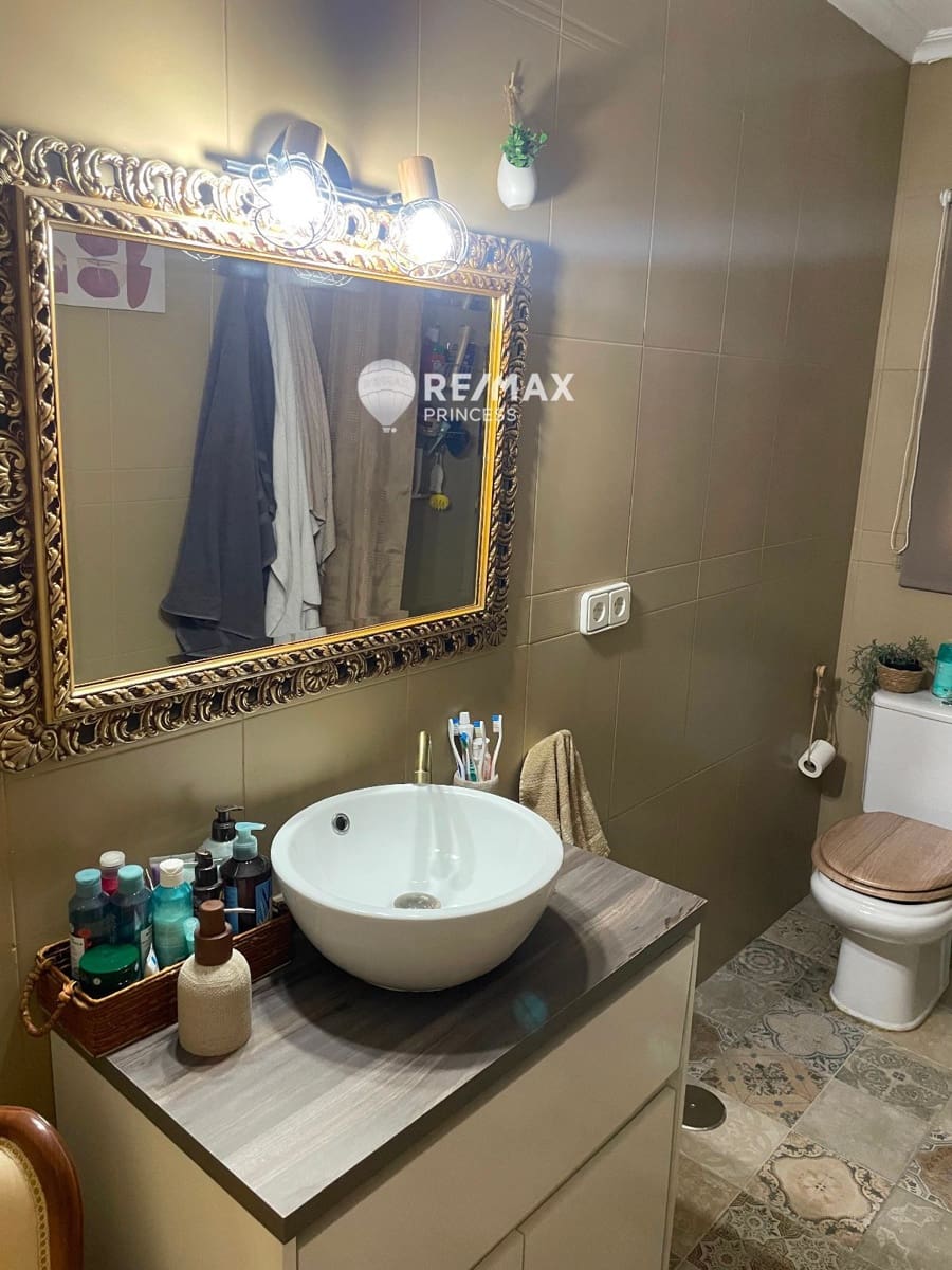 4 bedroom Flat for sale in Alicante / Alacant city - € 196,000 (Ref: 9074236)