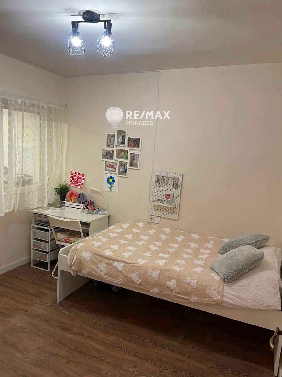 4 bedroom Flat for sale in Alicante / Alacant city - € 196,000 (Ref: 9074236)