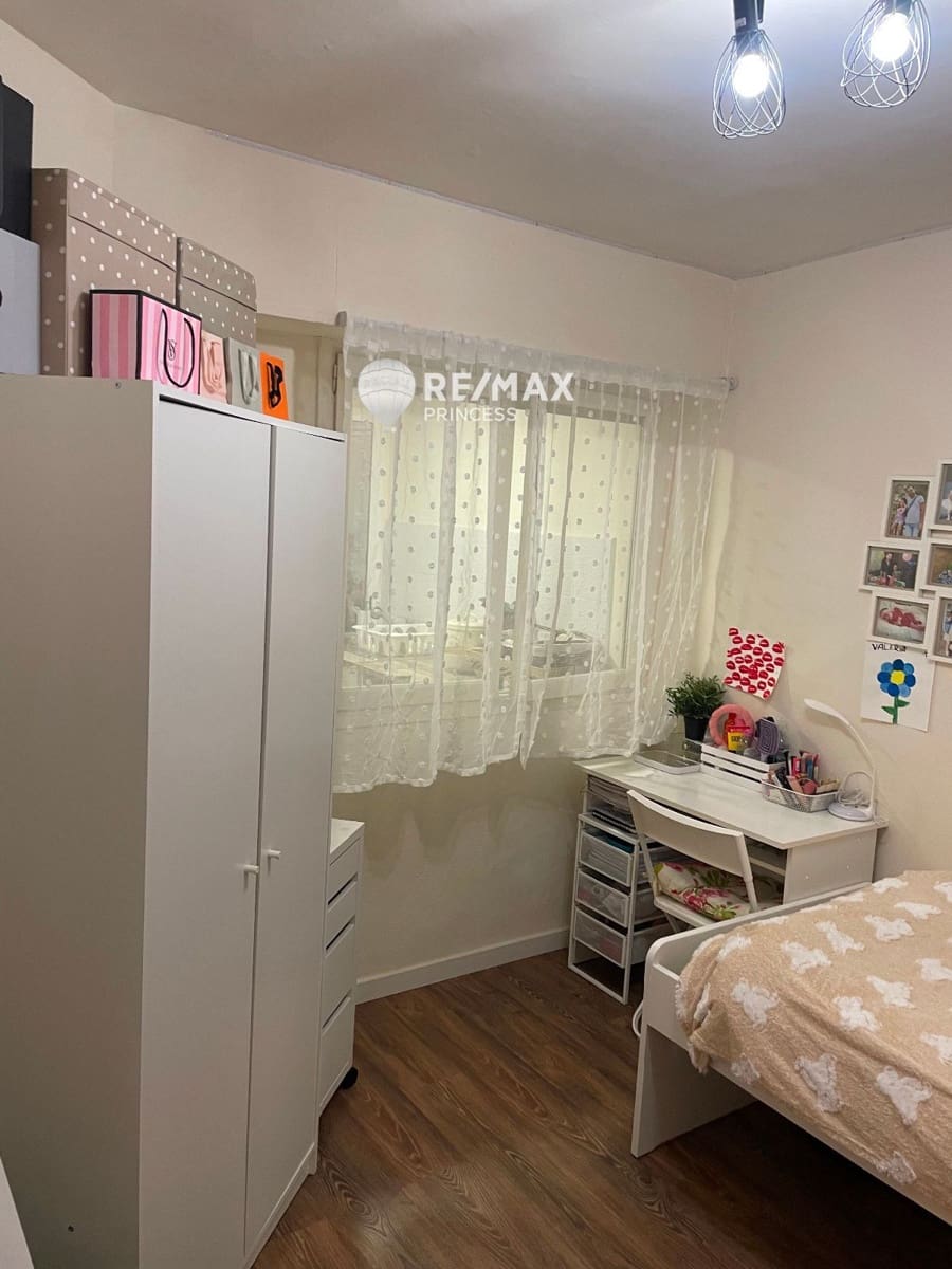 4 bedroom Flat for sale in Alicante / Alacant city - € 196,000 (Ref: 9074236)