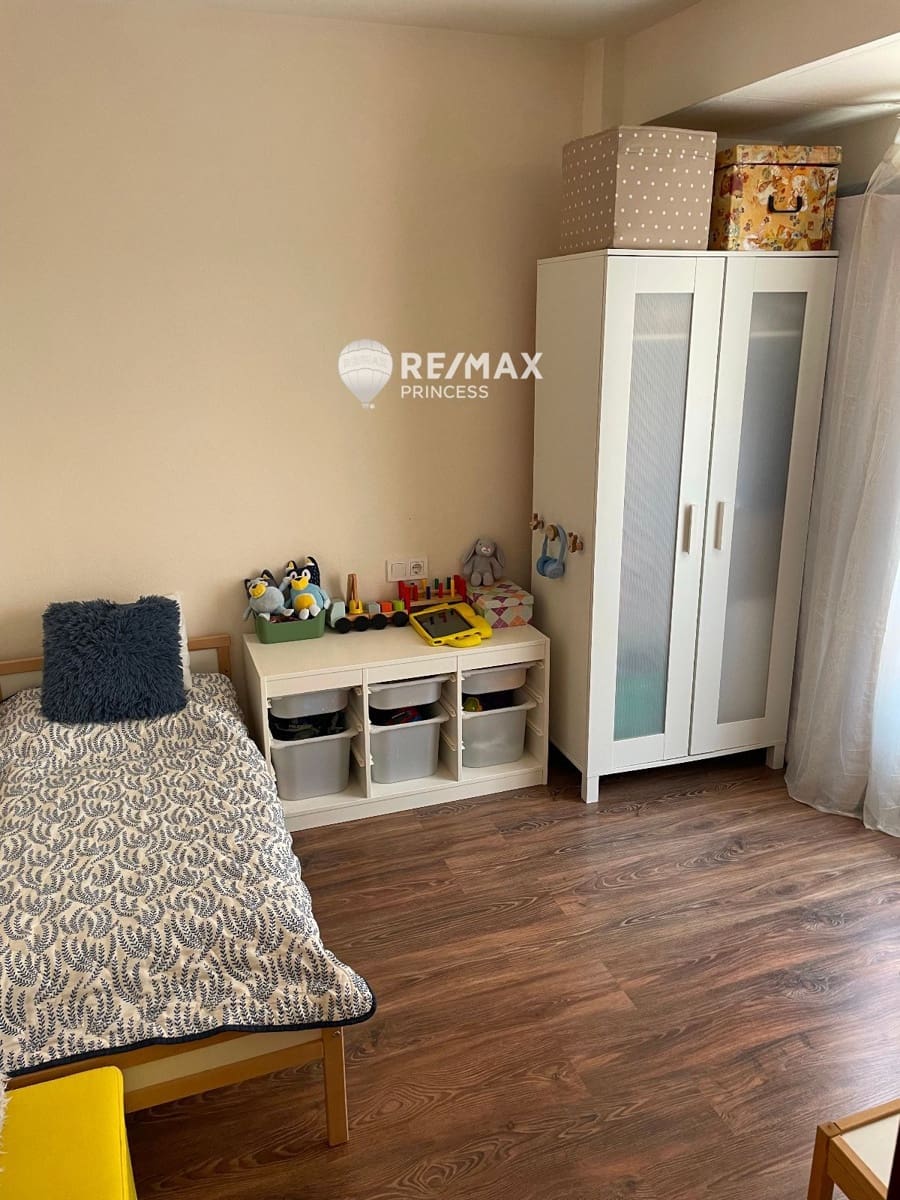 4 bedroom Flat for sale in Alicante / Alacant city - € 196,000 (Ref: 9074236)