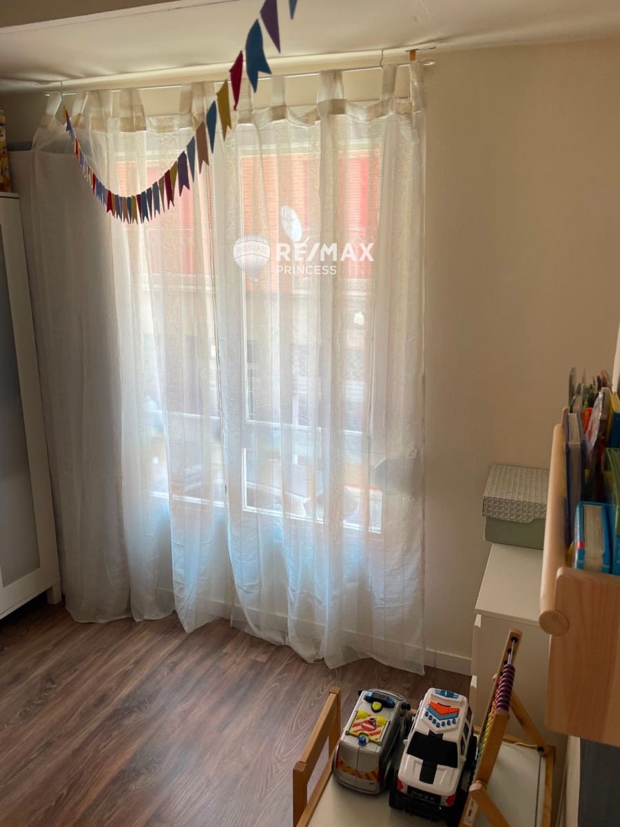 4 bedroom Flat for sale in Alicante / Alacant city - € 196,000 (Ref: 9074236)