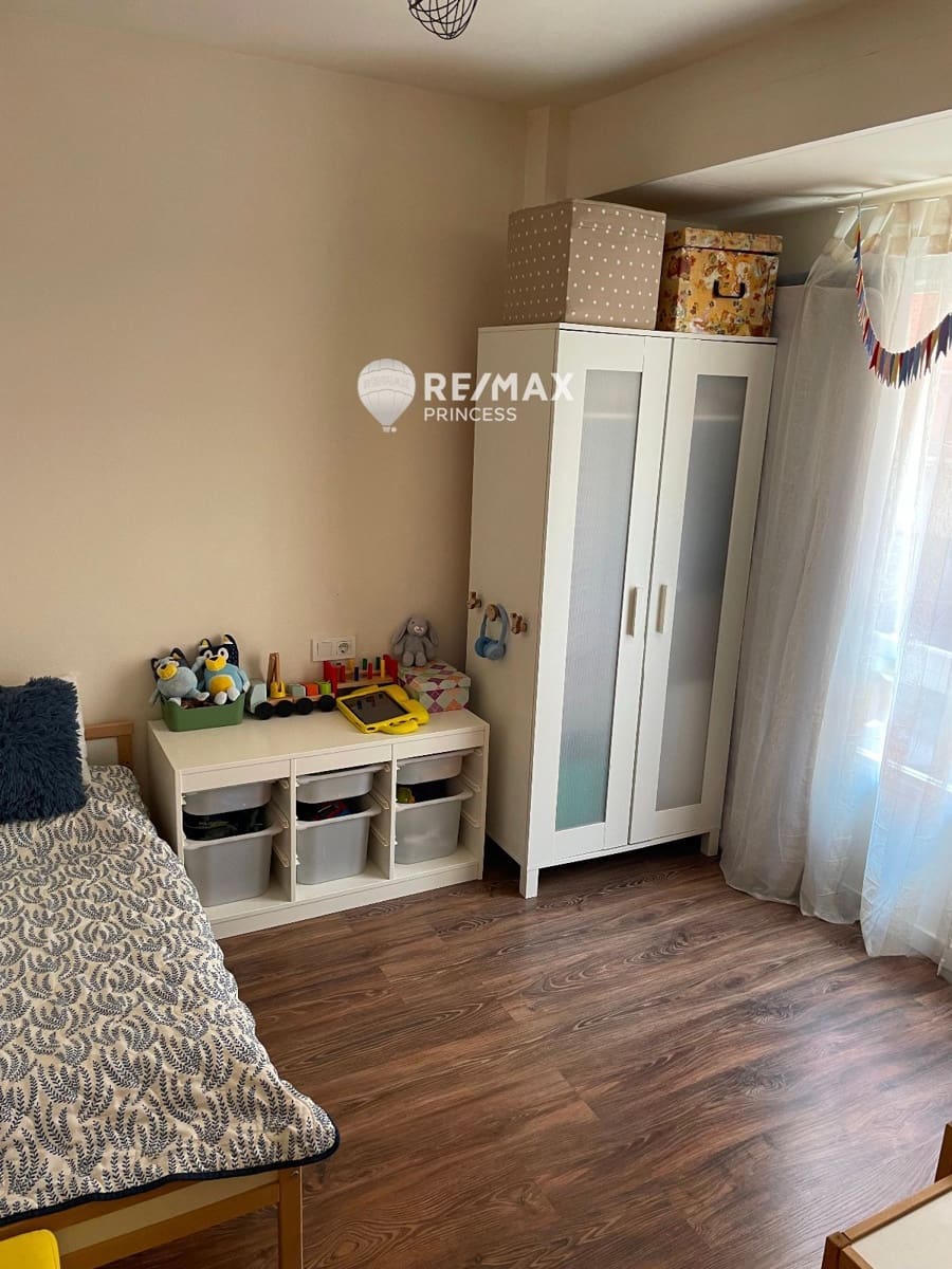 4 bedroom Flat for sale in Alicante / Alacant city - € 196,000 (Ref: 9074236)