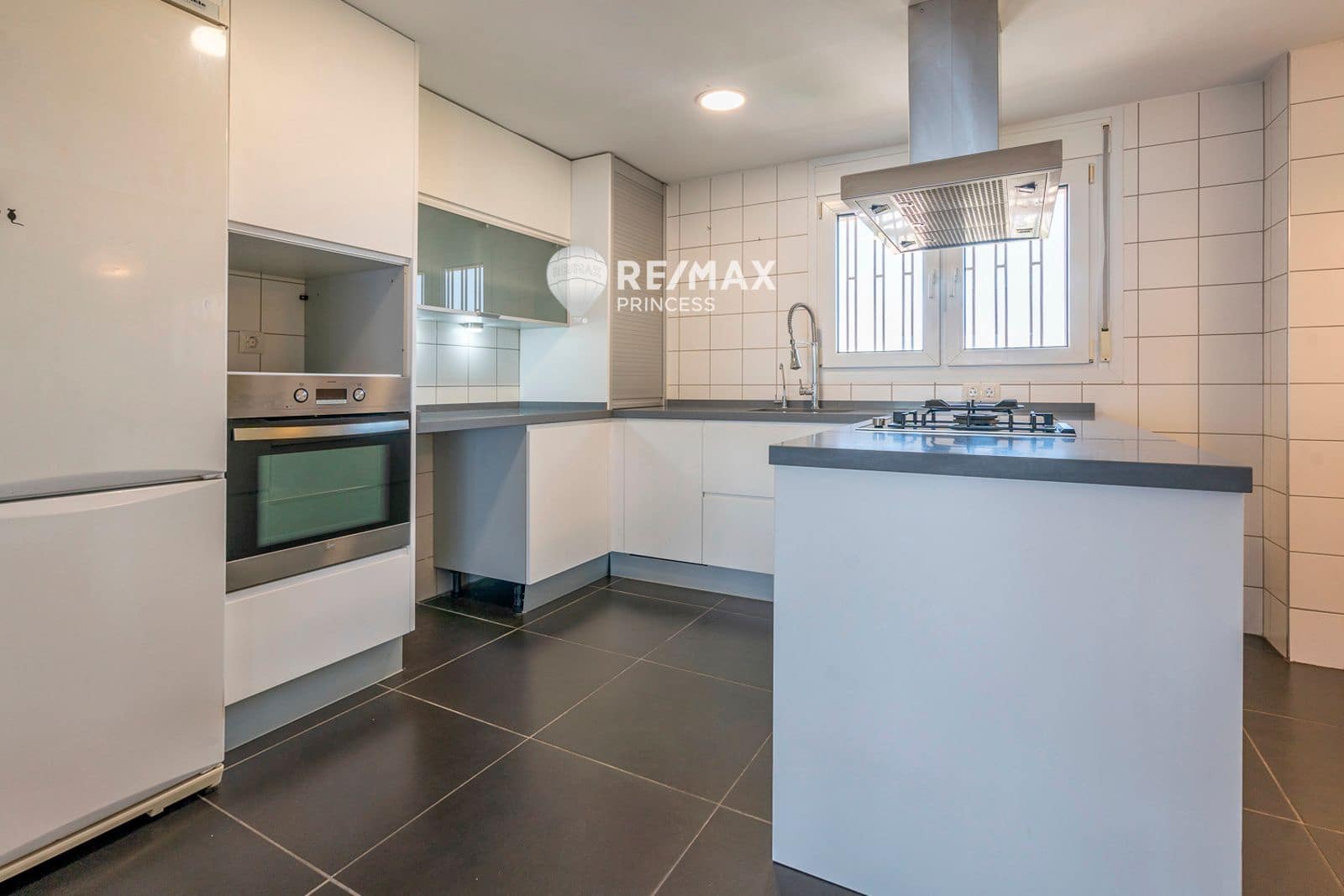 4 soverom Leilighet til salgs i Cabo de las Huertas med svømmebasseng garasje - € 785 000 (Ref: 9164716)