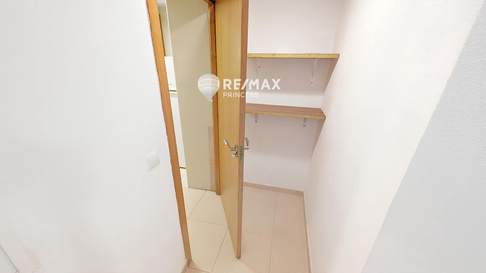 6 bedroom Flat for sale in Alicante / Alacant city - € 205,000 (Ref: 9234839)