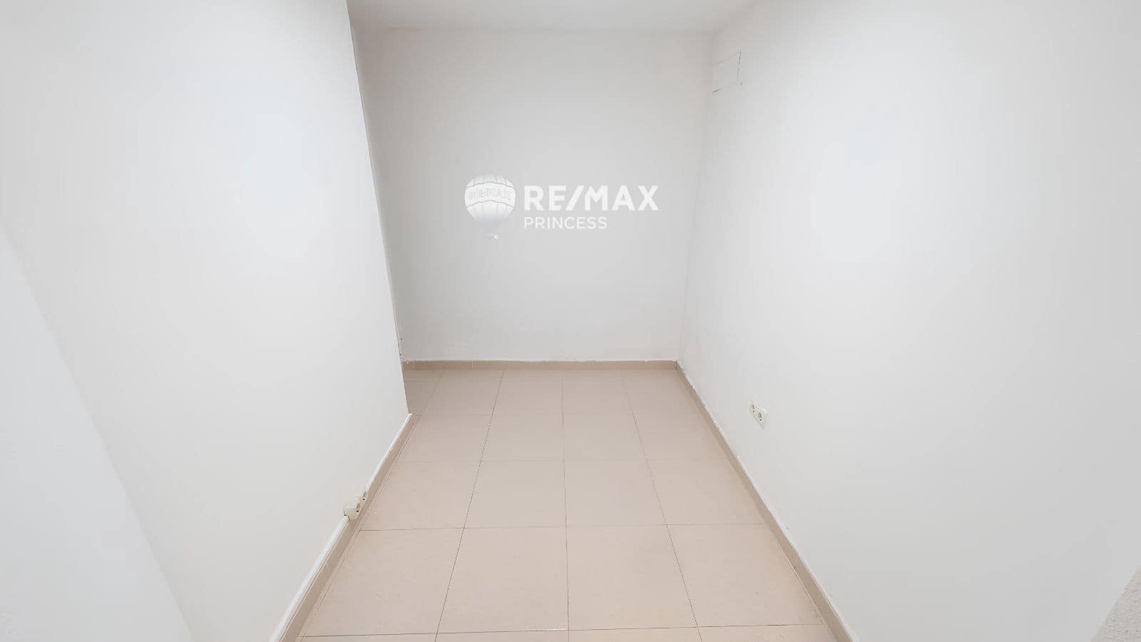 6 bedroom Flat for sale in Alicante / Alacant city - € 205,000 (Ref: 9234839)