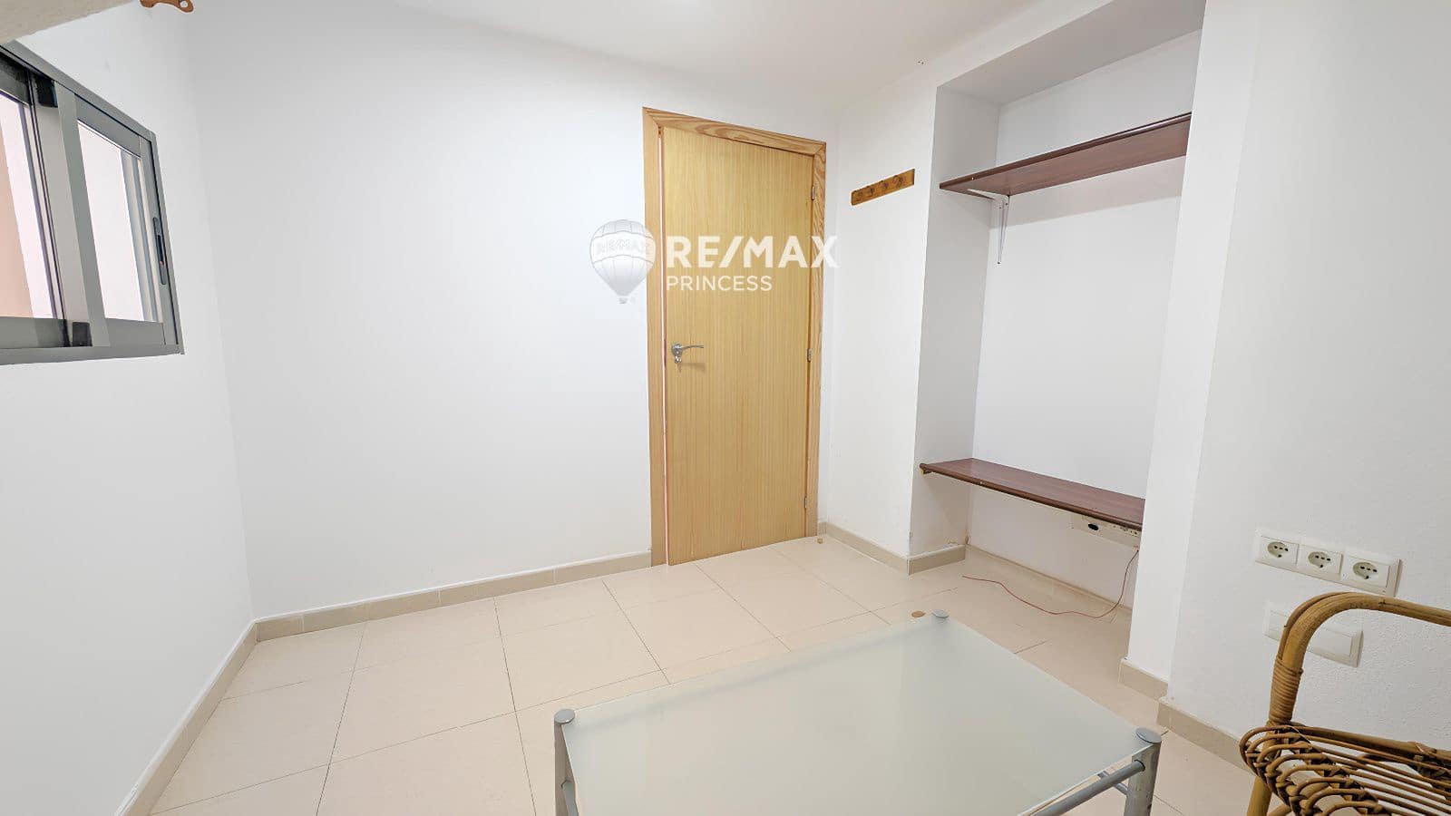 6 bedroom Flat for sale in Alicante / Alacant city - € 205,000 (Ref: 9234839)