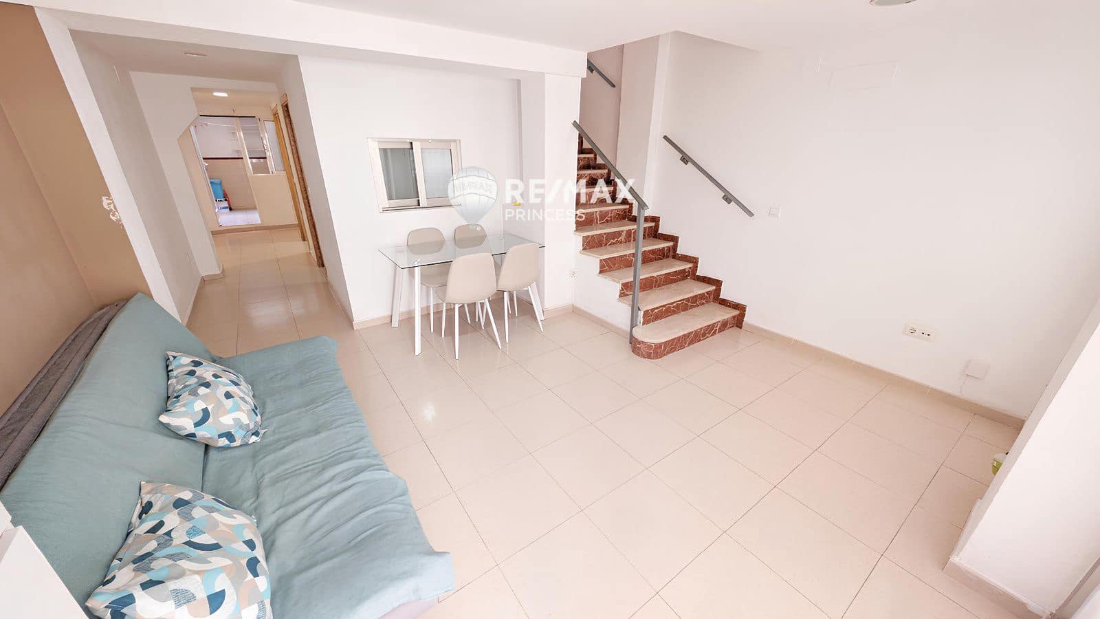 6 bedroom Flat for sale in Alicante / Alacant city - € 205,000 (Ref: 9234839)