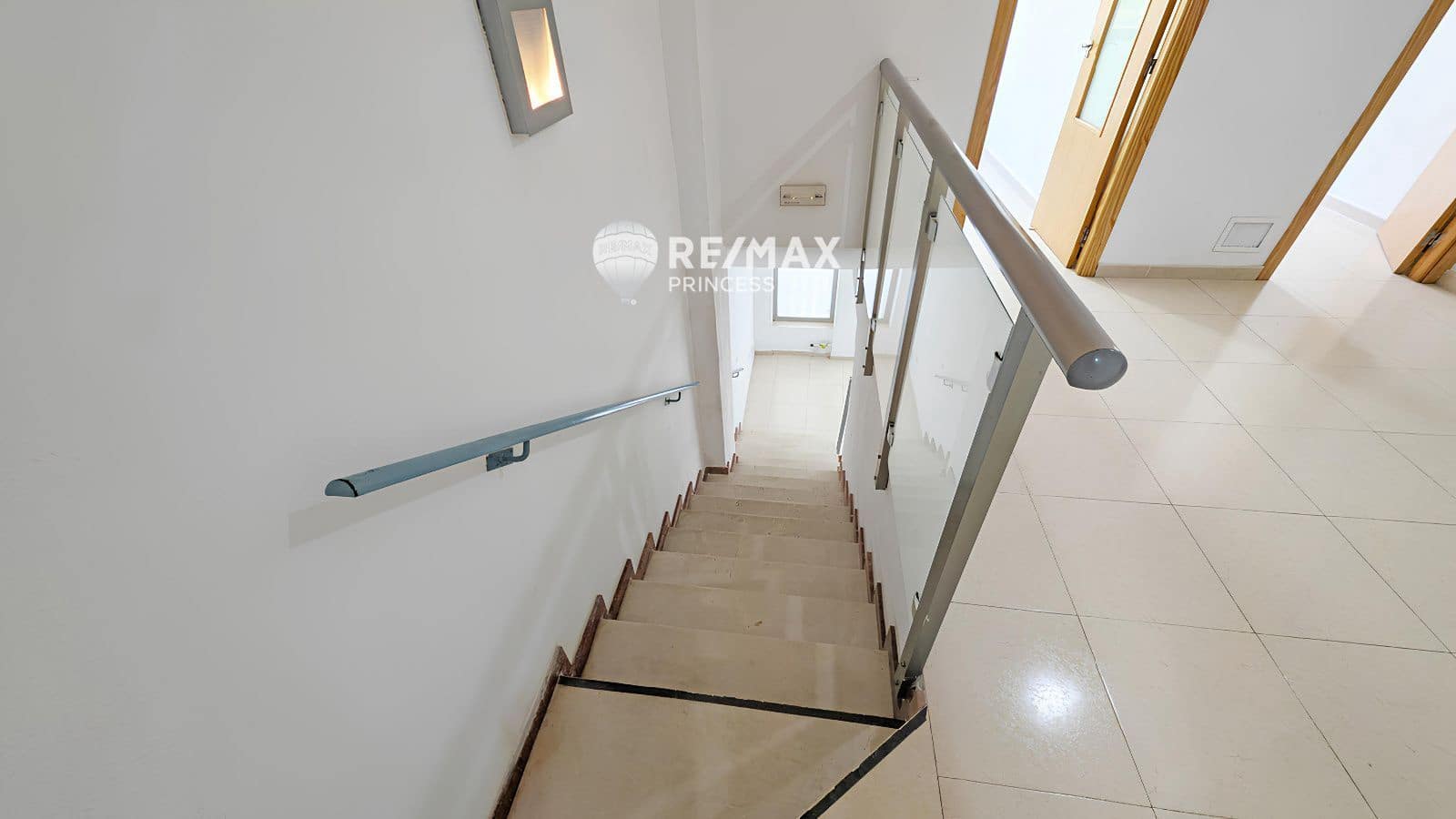 6 bedroom Flat for sale in Alicante / Alacant city - € 205,000 (Ref: 9234839)