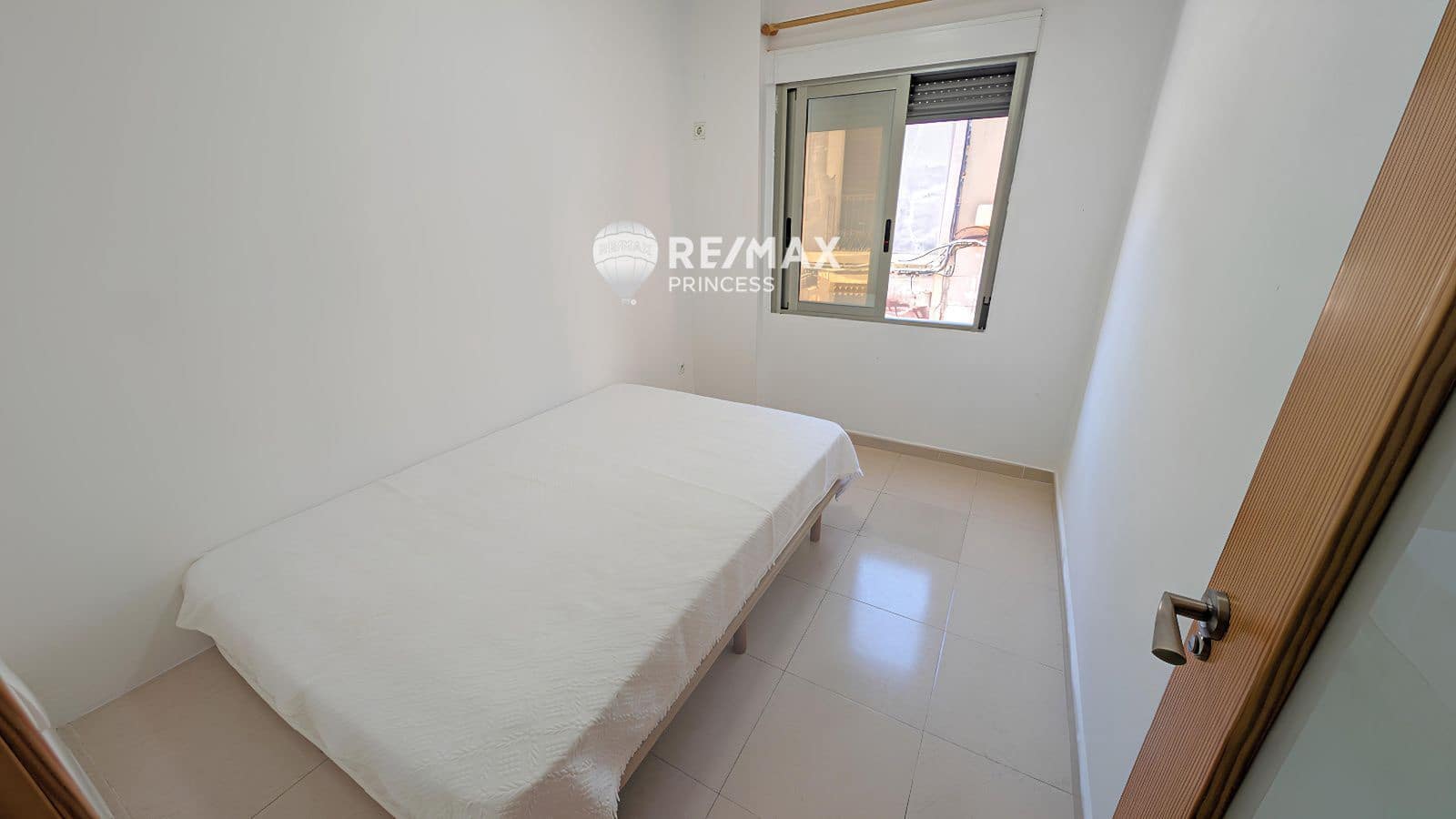 6 bedroom Flat for sale in Alicante / Alacant city - € 205,000 (Ref: 9234839)