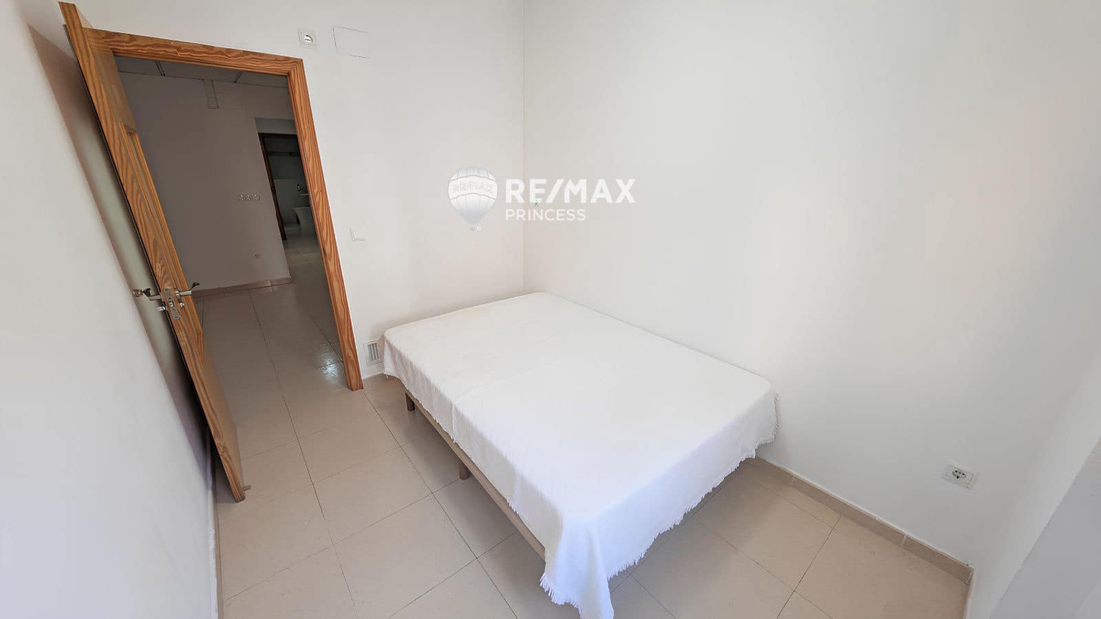 6 bedroom Flat for sale in Alicante / Alacant city - € 205,000 (Ref: 9234839)