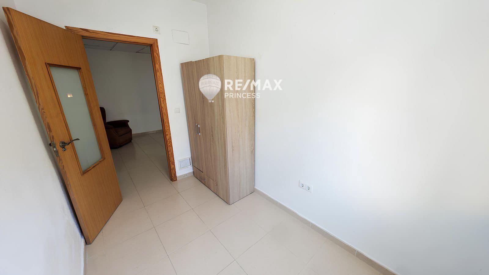 6 bedroom Flat for sale in Alicante / Alacant city - € 205,000 (Ref: 9234839)
