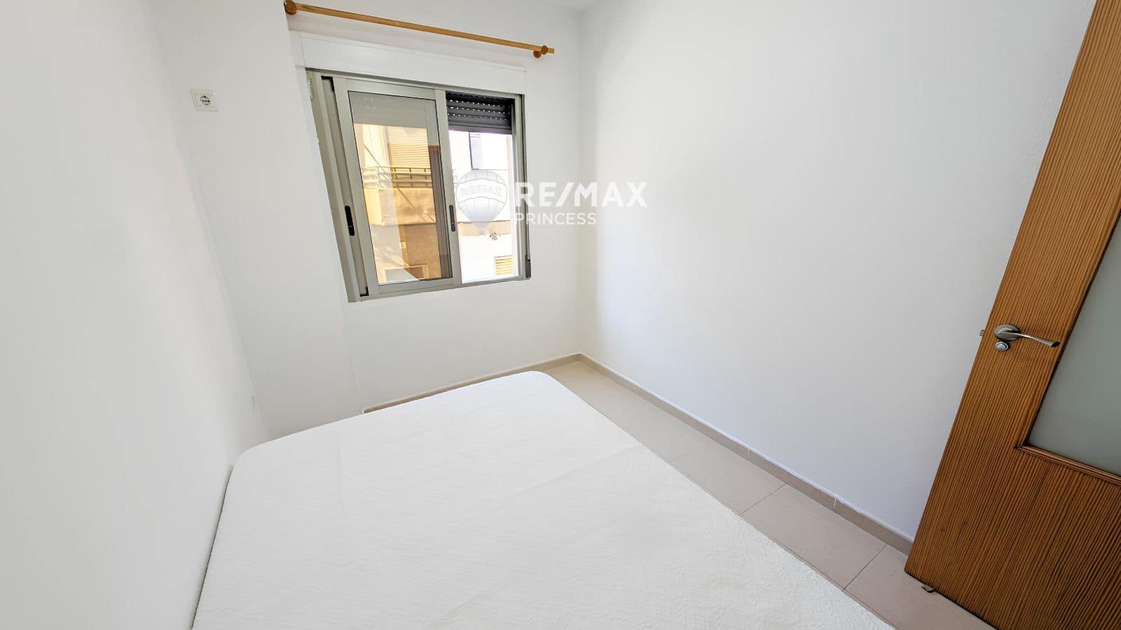 6 bedroom Flat for sale in Alicante / Alacant city - € 205,000 (Ref: 9234839)