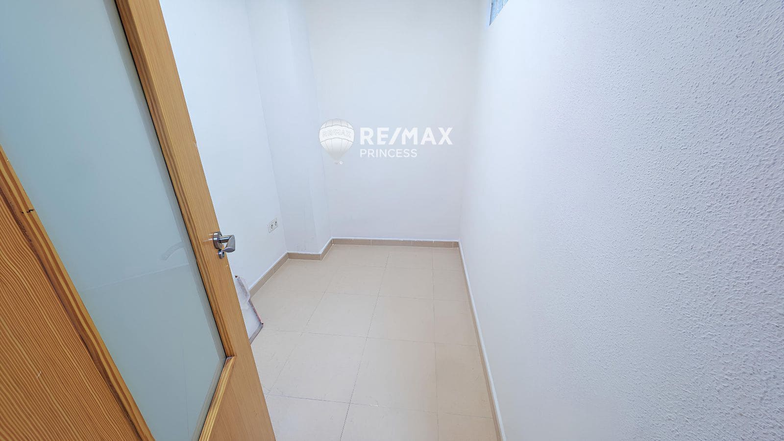 6 bedroom Flat for sale in Alicante / Alacant city - € 205,000 (Ref: 9234839)
