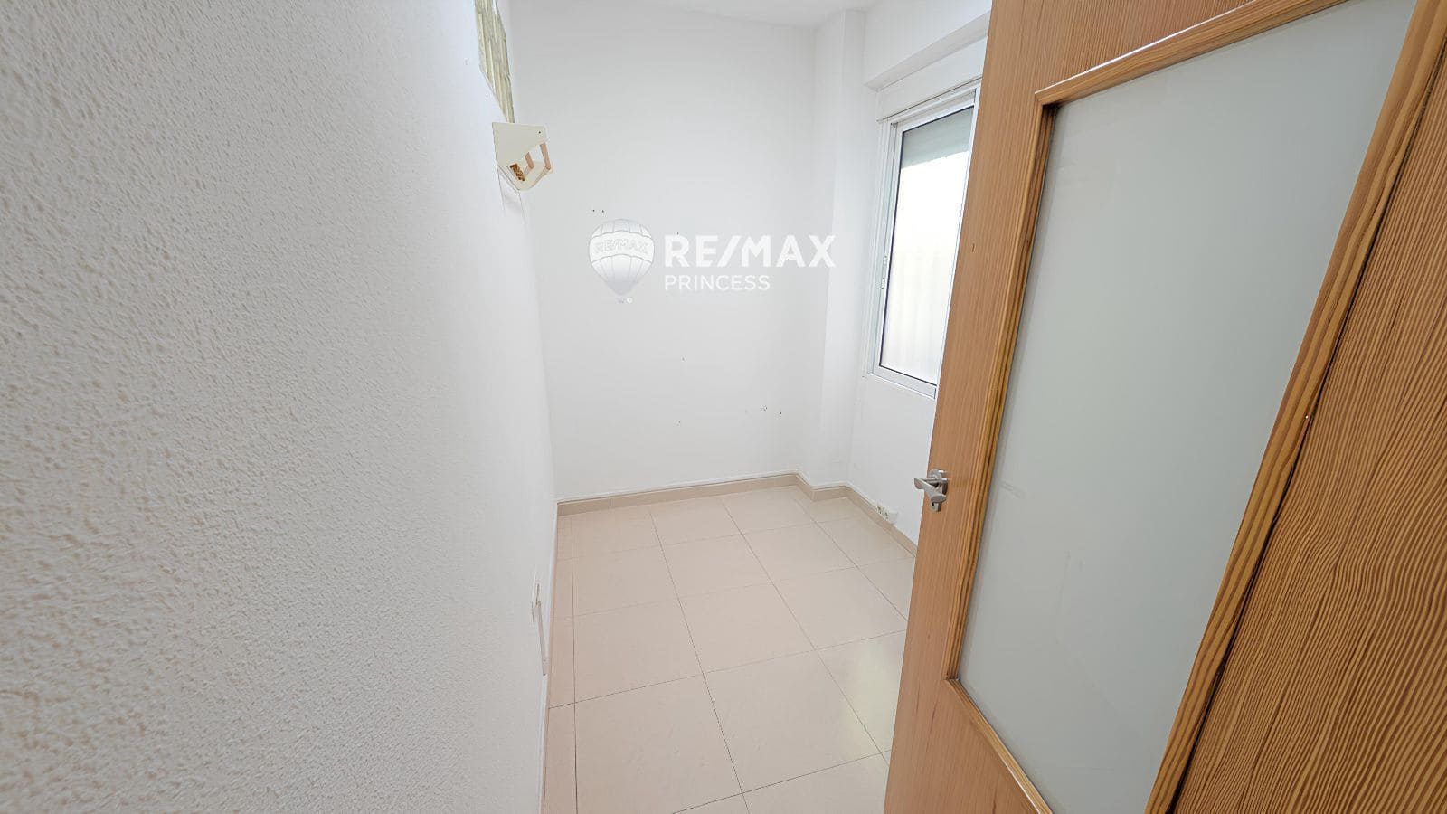 6 bedroom Flat for sale in Alicante / Alacant city - € 205,000 (Ref: 9234839)