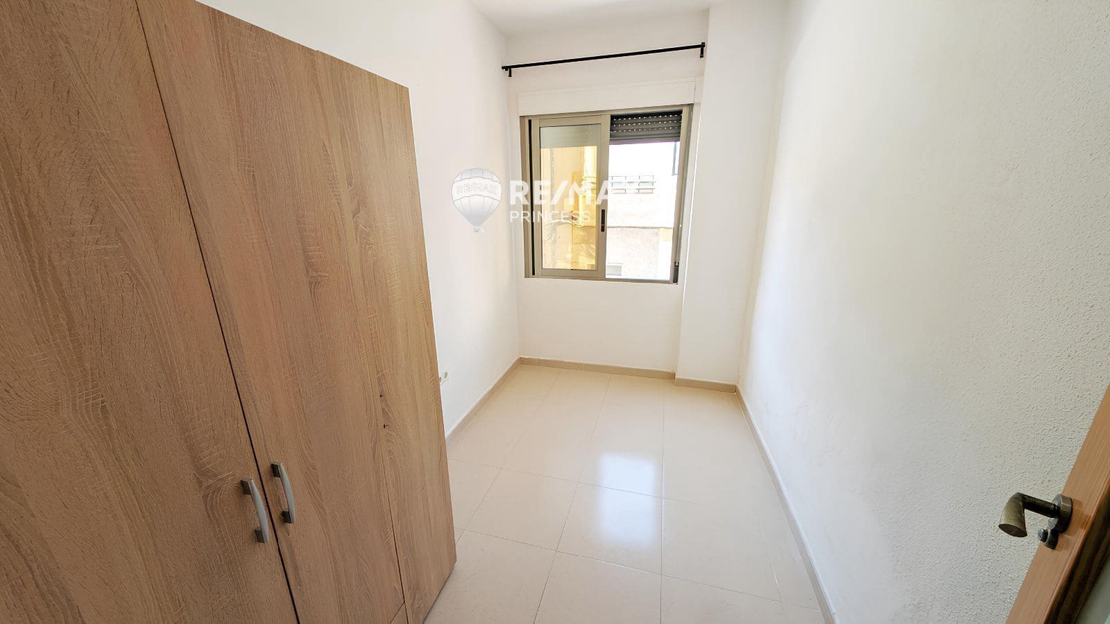 6 bedroom Flat for sale in Alicante / Alacant city - € 205,000 (Ref: 9234839)