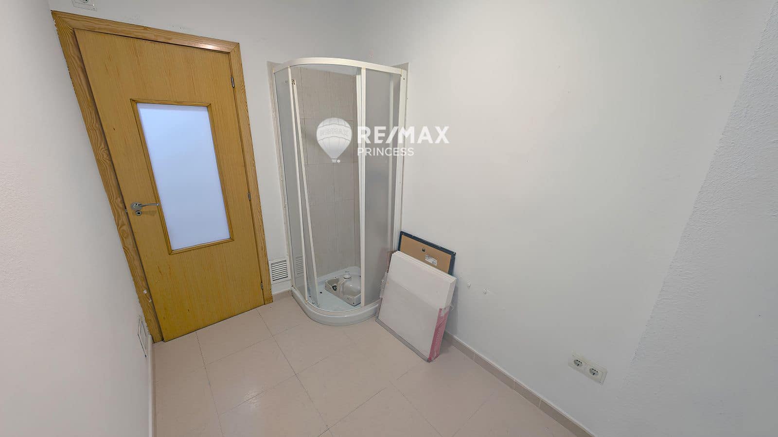 6 bedroom Flat for sale in Alicante / Alacant city - € 205,000 (Ref: 9234839)