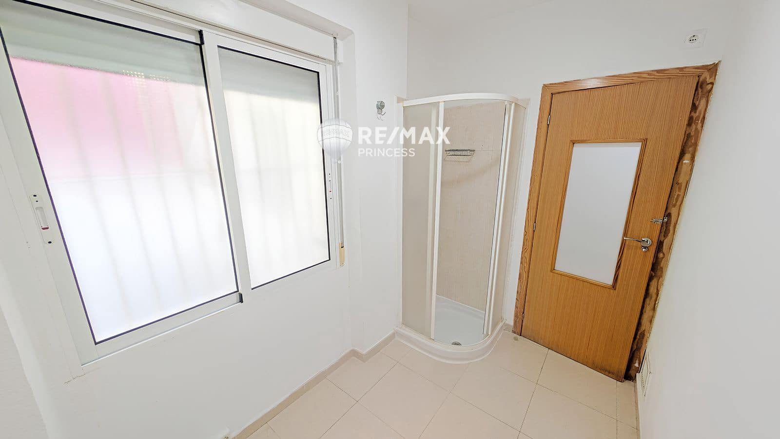 6 bedroom Flat for sale in Alicante / Alacant city - € 205,000 (Ref: 9234839)