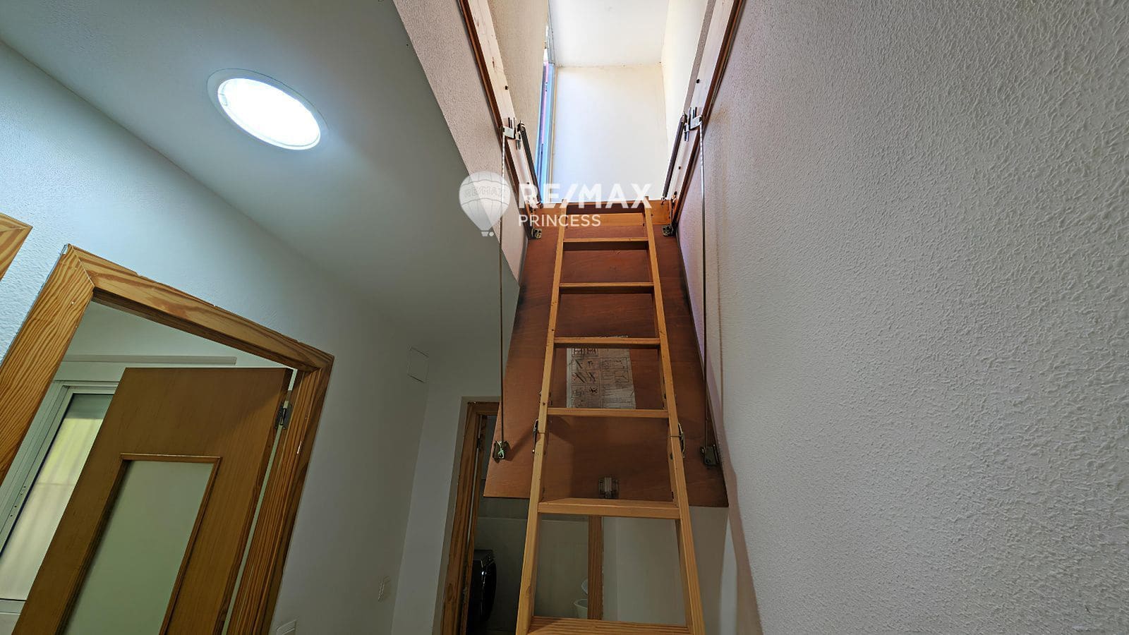 6 bedroom Flat for sale in Alicante / Alacant city - € 205,000 (Ref: 9234839)