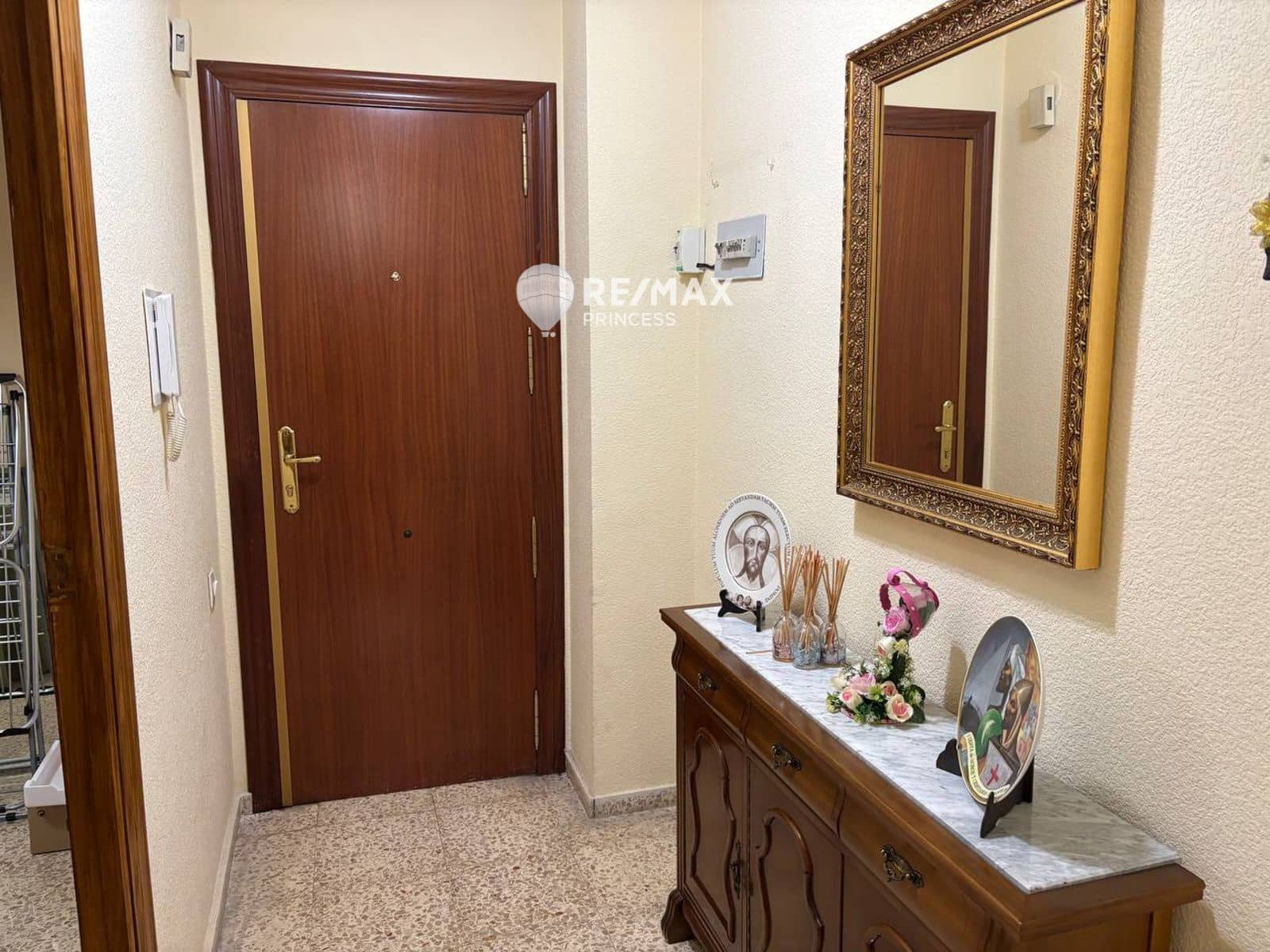 4 bedroom Flat for sale in Alicante / Alacant city with garage - € 229,900 (Ref: 9283114)