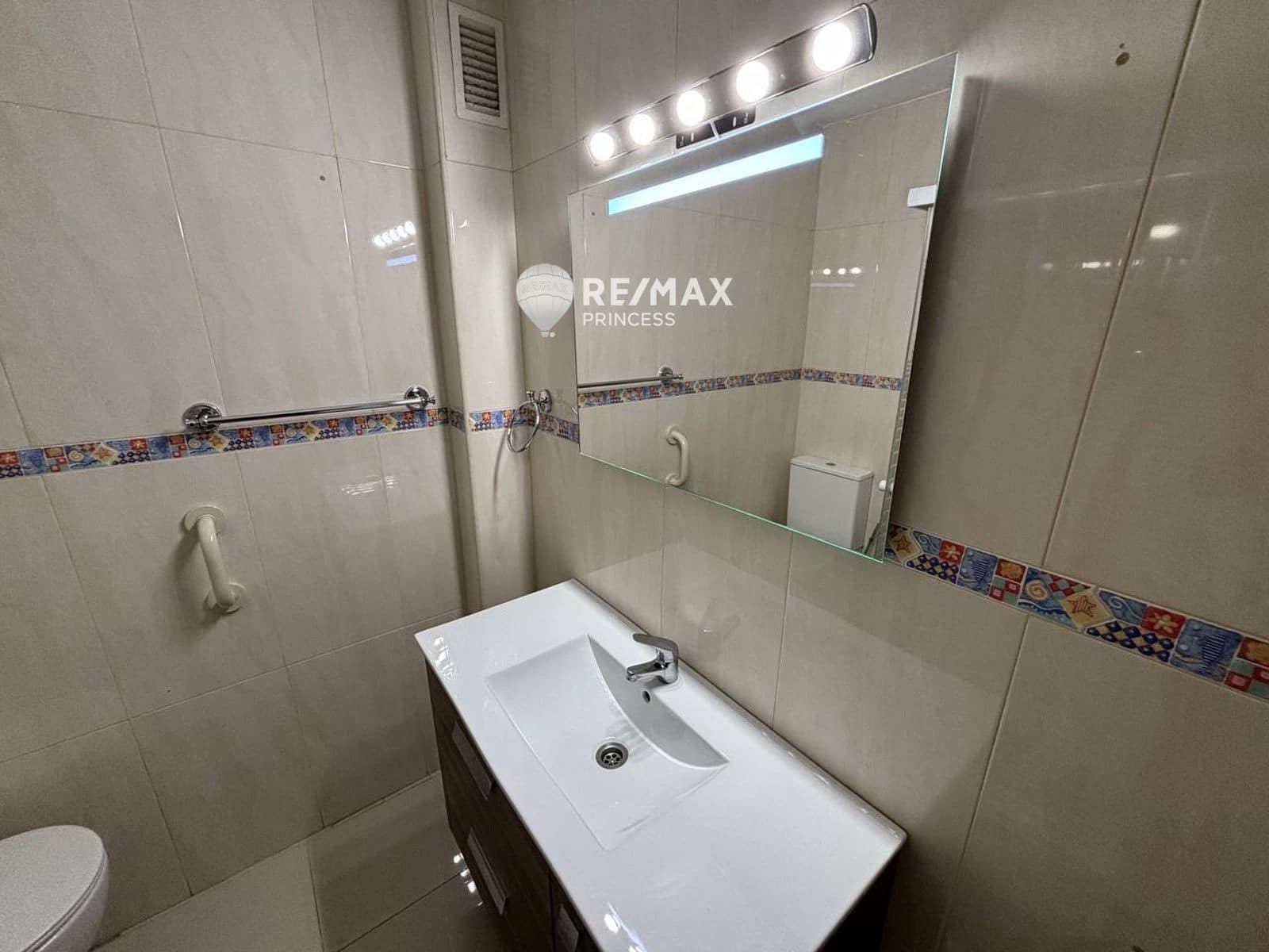 4 bedroom Flat for sale in Alicante / Alacant city with garage - € 229,900 (Ref: 9283114)