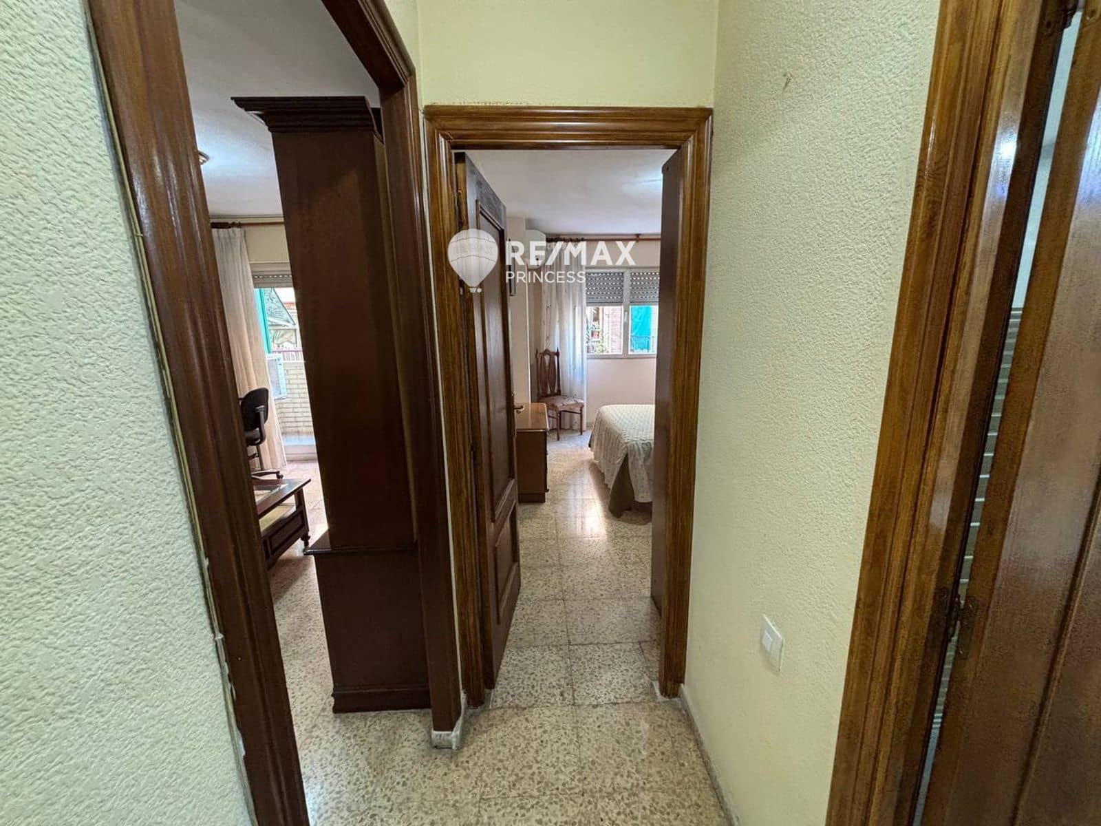 4 bedroom Flat for sale in Alicante / Alacant city with garage - € 229,900 (Ref: 9283114)