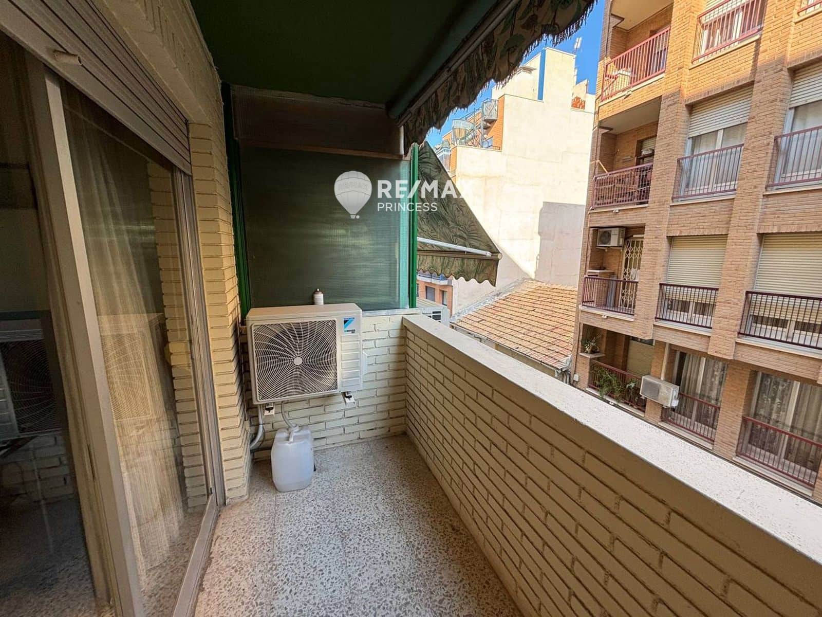 4 bedroom Flat for sale in Alicante / Alacant city with garage - € 229,900 (Ref: 9283114)