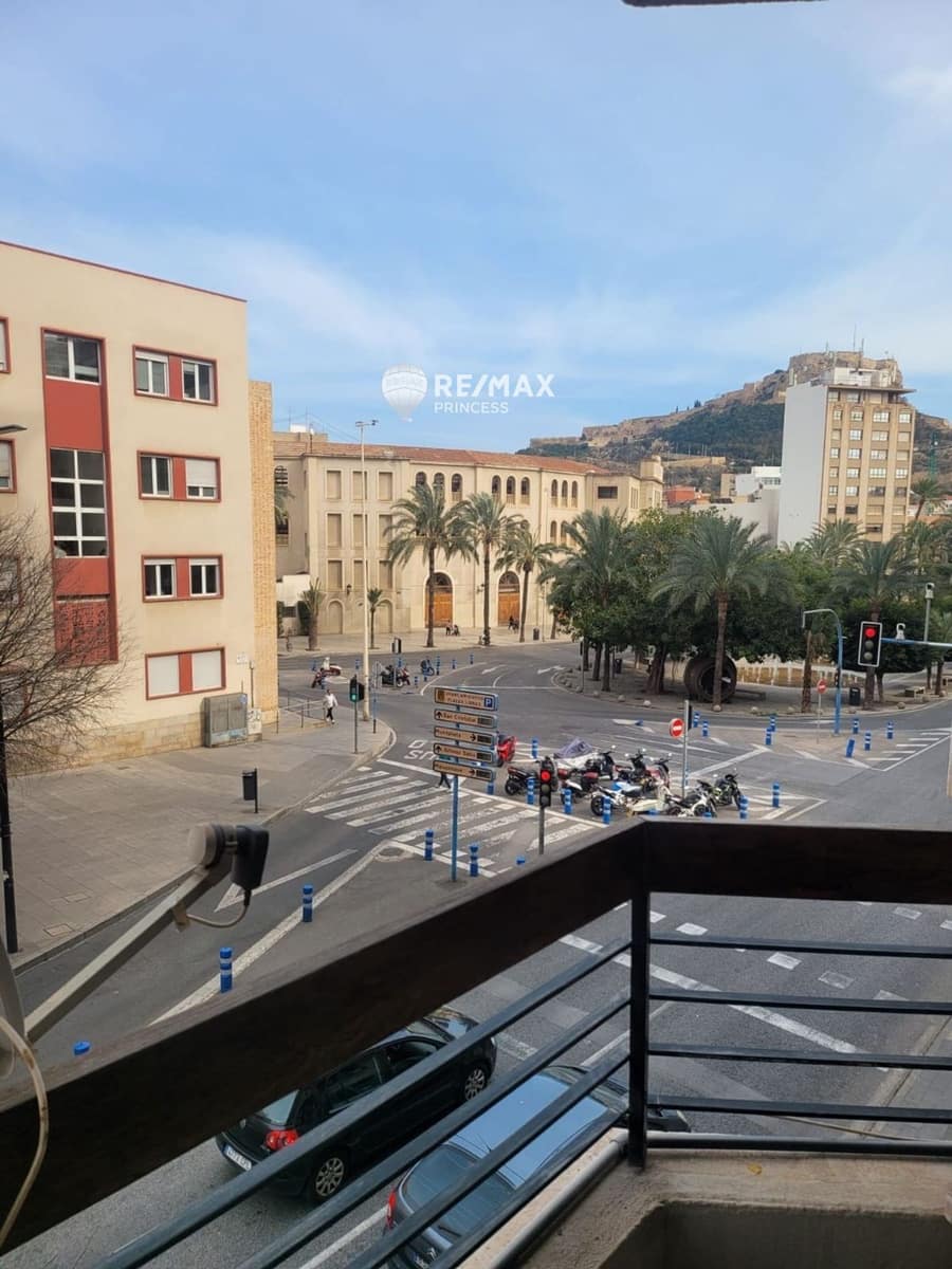 2 soveværelse Lejlighed til salg i Alicante by - € 360.000 (Ref: 9306221)