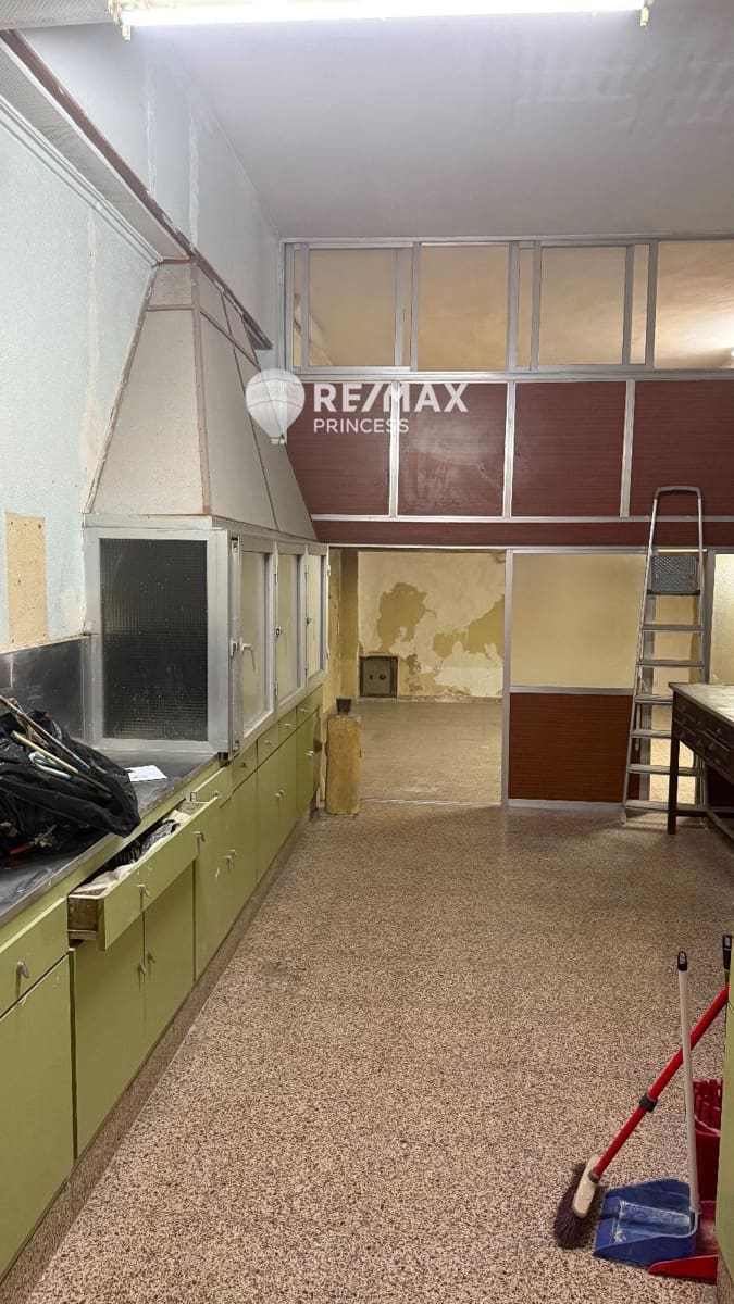 Commercial for sale in Alicante / Alacant city - € 80,000 (Ref: 9306733)