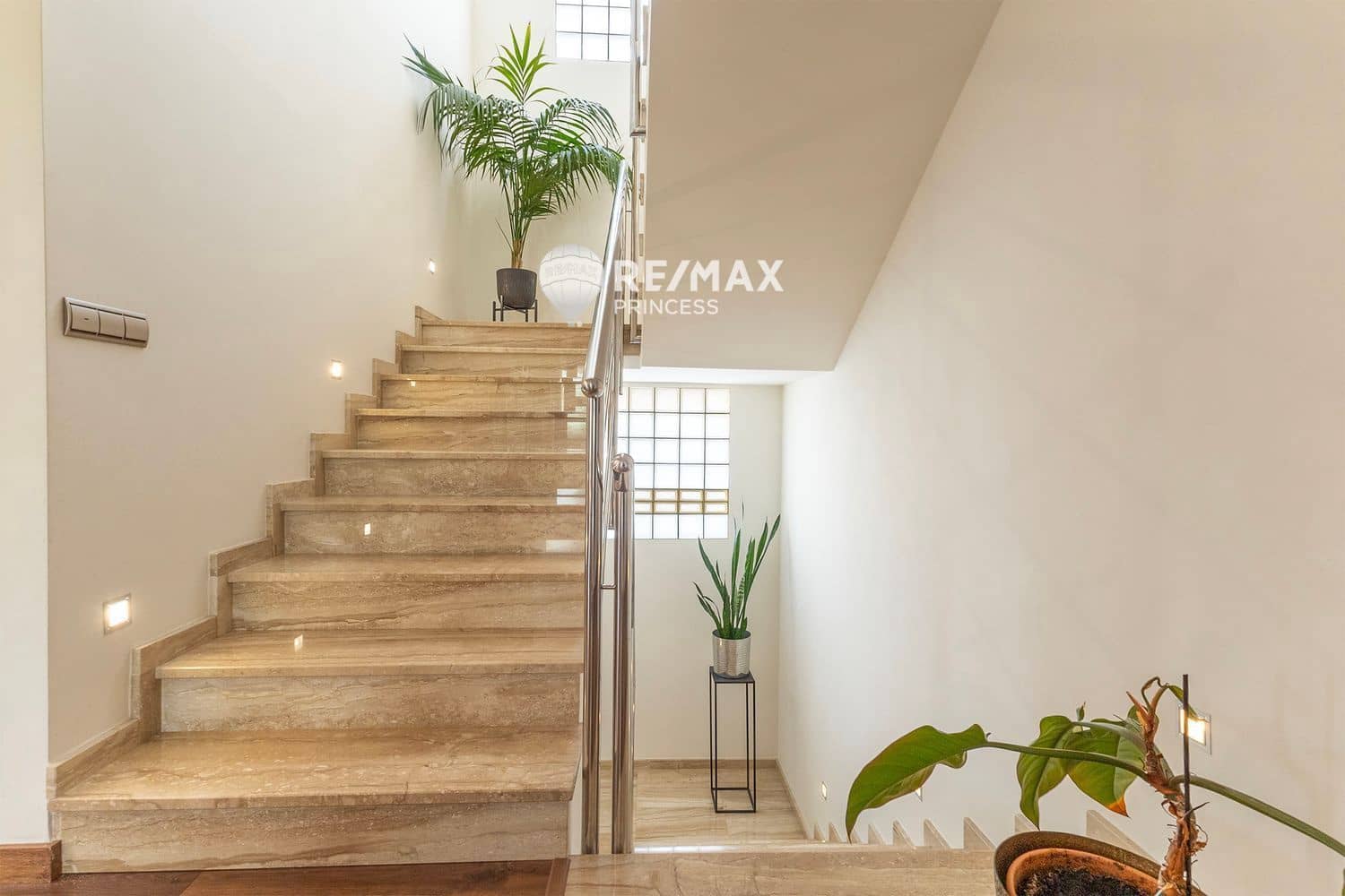 4 Zimmer Villa zu verkaufen in Torrellano mit Pool Garage - 620.000 € (Ref: 9336895)