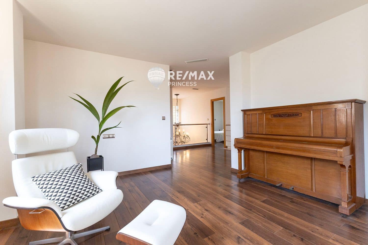 4 Zimmer Villa zu verkaufen in Torrellano mit Pool Garage - 620.000 € (Ref: 9336895)